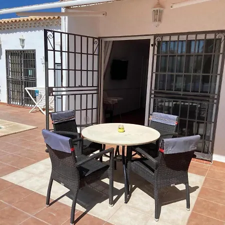 别墅 4-bed Bungalow With Private Pool & Parking