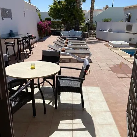 4-bed Bungalow With Private Pool & Parking 别墅 *